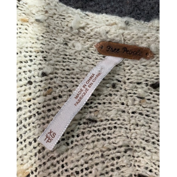 Free People Oversized Casual Ivory Knit Sweater XS/S - Picture 4 of 5